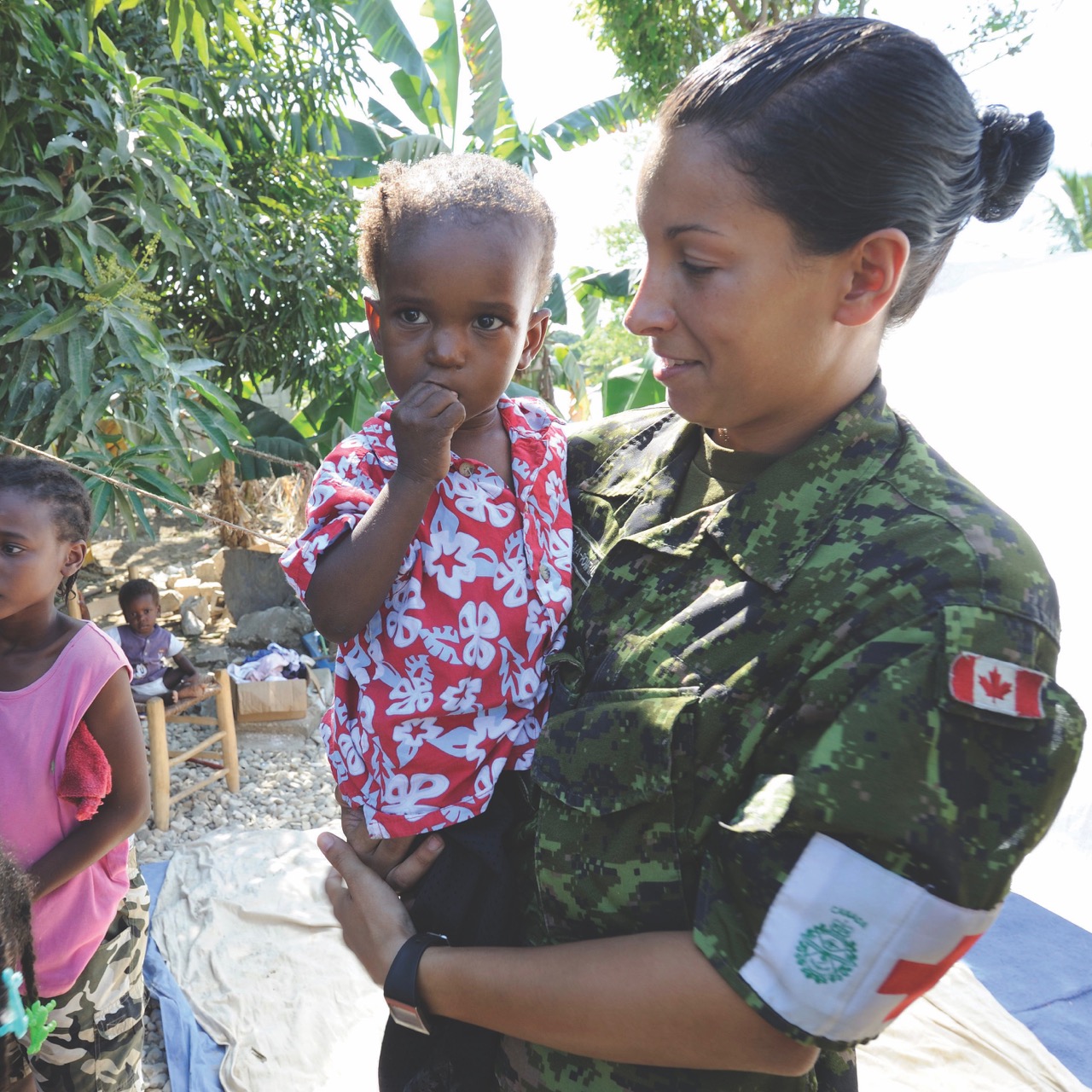 IS2010-6591-08
February 10, 2010
LÉOGANE, HAITI
Master Corporal Macha Khoudja-Poirier from the 5 Field Ambulance looks over a little Haitian boy during the visit.
Members of the Battle Group have been conducting routine visits to an orphanage that has been damaged by repeated earthquakes. The 33 children have been relocated to tents at a nearby site.
Operation HESTIA is the Canadian Forces participation in humanitarian operations conducted in response to the catastrophic earthquake that struck Port-au-Prince, Haiti, on January 12, 2010. Op HESTIA is part of a whole-of-government effort that also involves Foreign Affairs and International Trade Canada and the Canadian International Development Agency.
Canada has consistently demonstrated strong support for humanitarian assistance and disaster relief operations throughout the world and in this difficult time, the Government of Canada is committed to helping the people of Haiti.
Photo: Sergeant Bruno Turcotte, Canadian Forces Combat Camera
© 2010 DND-MDN Canada
~
IS2010-6591-08
Le 10 février 2010
LÉOGANE, HAÏTI
Le Caporal-chef Macha Khoudja-Poirier de la 5e Ambulance de campagne examine un petit garçon au cours de sa visite.
Les membres du Groupement tactique ont fait des visites de routine aux orphelinats qui ont été endommagés par des tremblements de terre répétés. Les 33 enfants ont été déménagés vers des tentes à un site voisin.
Au cours de l’Opération HESTIA, les Forces canadiennes participent aux opérations humanitaires suite au tremblement de terre catastrophique qui est survenu à Port-au-Prince, Haïti le 12 janvier 2010. L’Opération HESTIA fait partie intégrale d’un effort pangouvernemental auquel participent aussi le ministère des Affaires étrangères et du Commerce international ainsi que l’Agence canadienne de développement international.
Le Canada démontre un engagement continu envers l’aide humanitaire et au secours en cas de catastrophe à l’échelle mondiale. Au cours des journées difficiles actuelles, le gouvernement du Canada prend l’initiative envers l’aide auprès du peuple Haïtien.
Photo : Sergent Bruno Turcotte, Caméra de combat des Forces canadiennes
© 2010 DND-MDN Canada